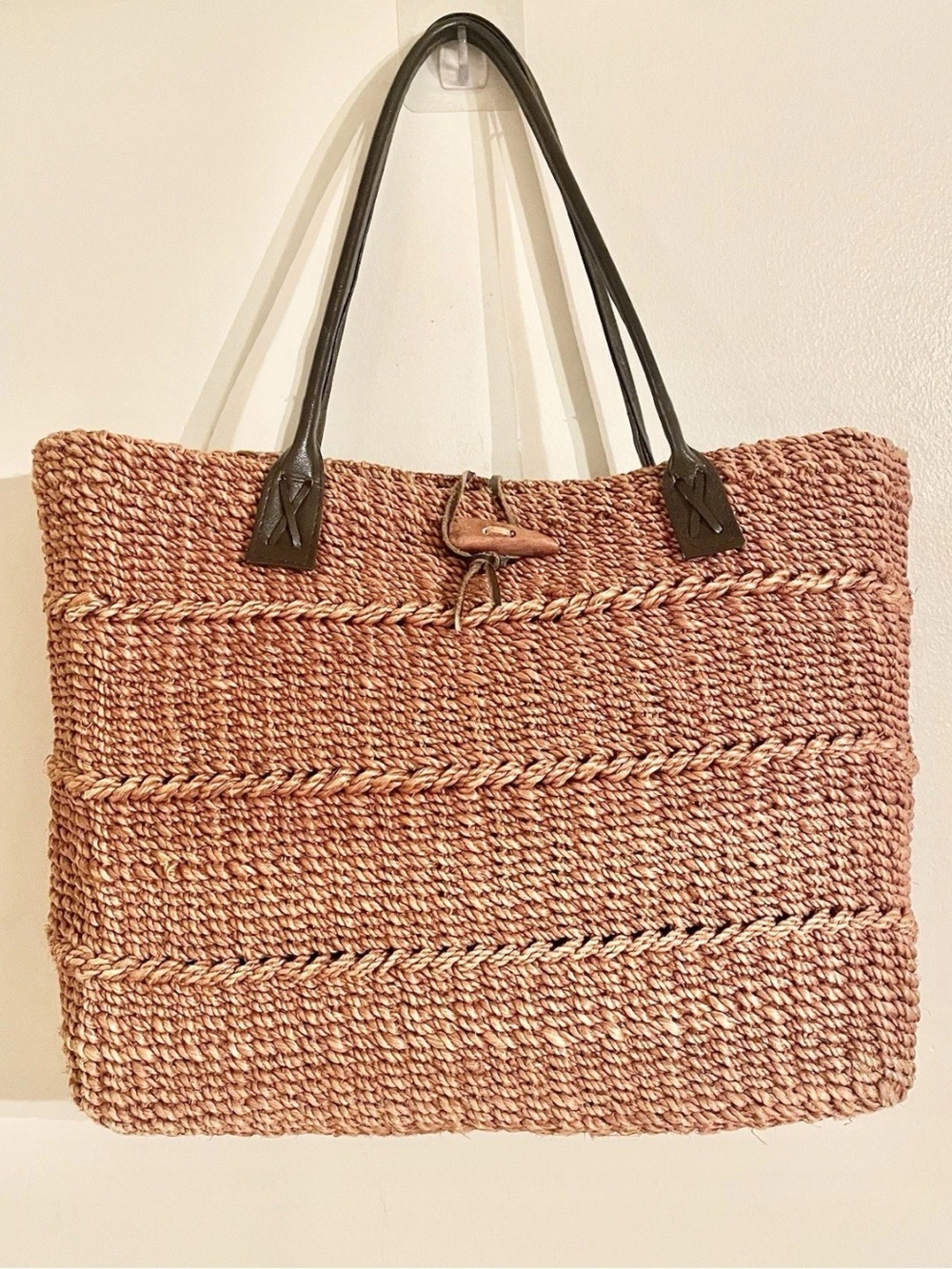 Woven Straw Tote Bag w/Brown Leather Handles Toggle Button Natural/Rosewood- EUC